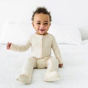 NWOT little sleepies Heather Oatmeal Ribbed Zippy
Size 3T